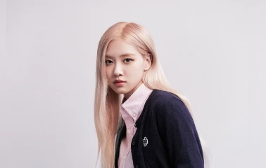 Rosé se asoció con Atlantic Records para lanzar música en solitario