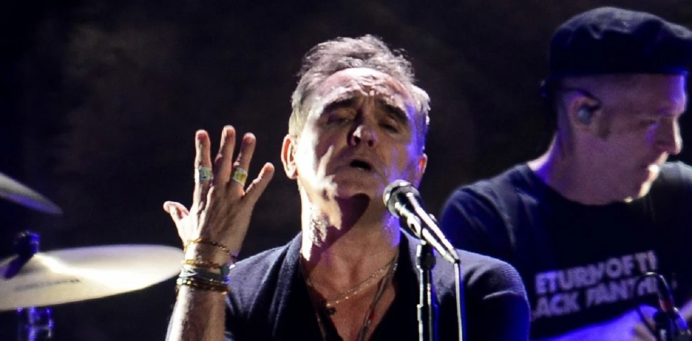 Morrissey afirma que no puede lanzar nueva música por la censura en Inglaterra