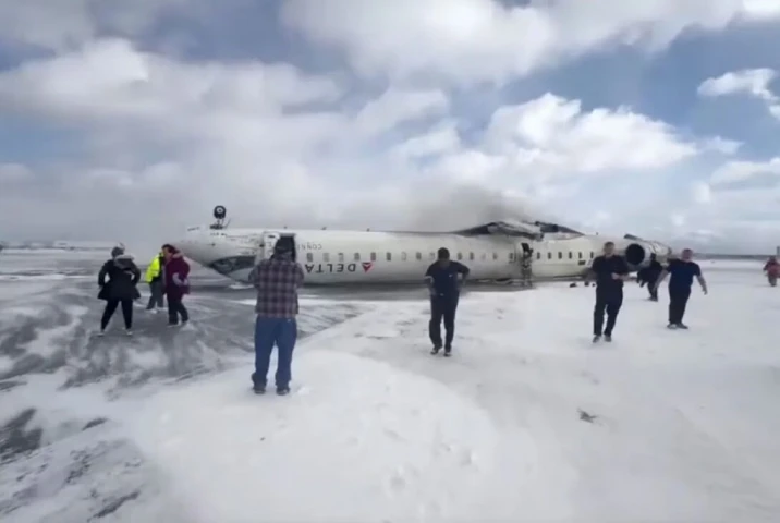 Canadá: Un avión se estrelló en el aeropuerto de Toronto y dejó un saldo de 15 heridos